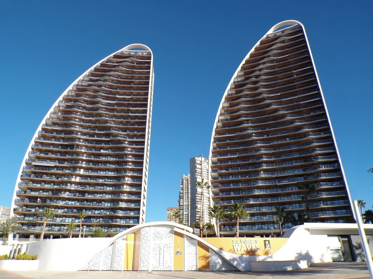 Sunset Waves Luxury Apartment